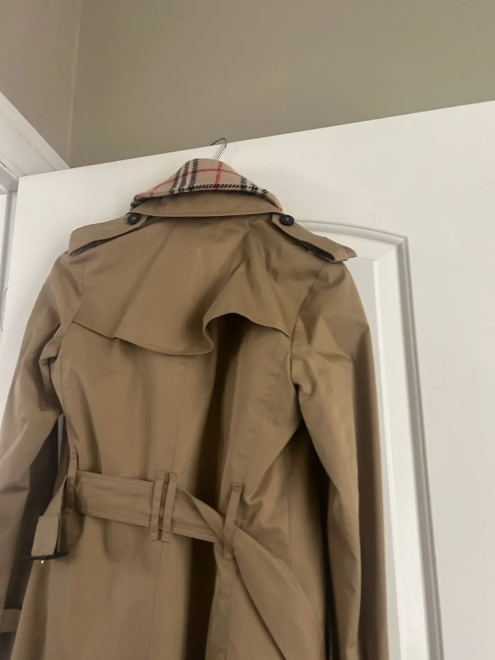 Burberry Tan Plaid Coat with Red Accent - Picture 4 of 4